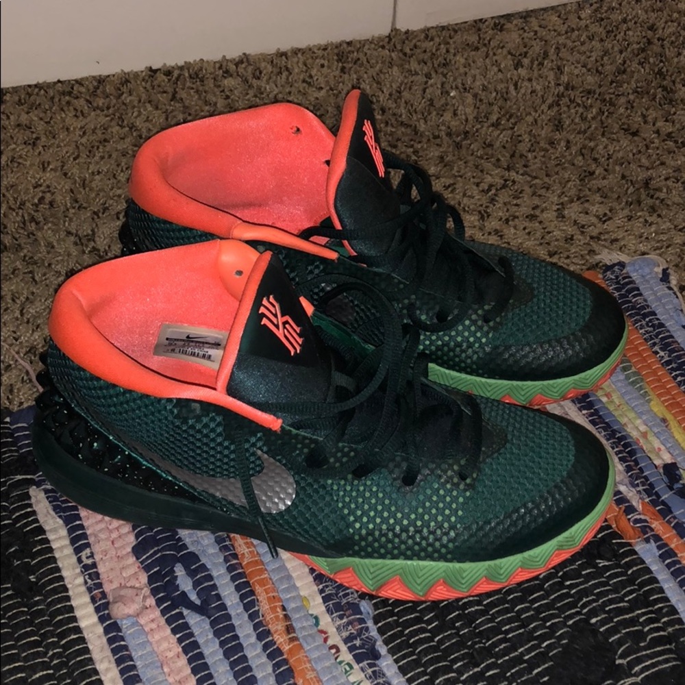 Men’s ‘Nike Kyrie 1 FlyTrap’ size 10.5